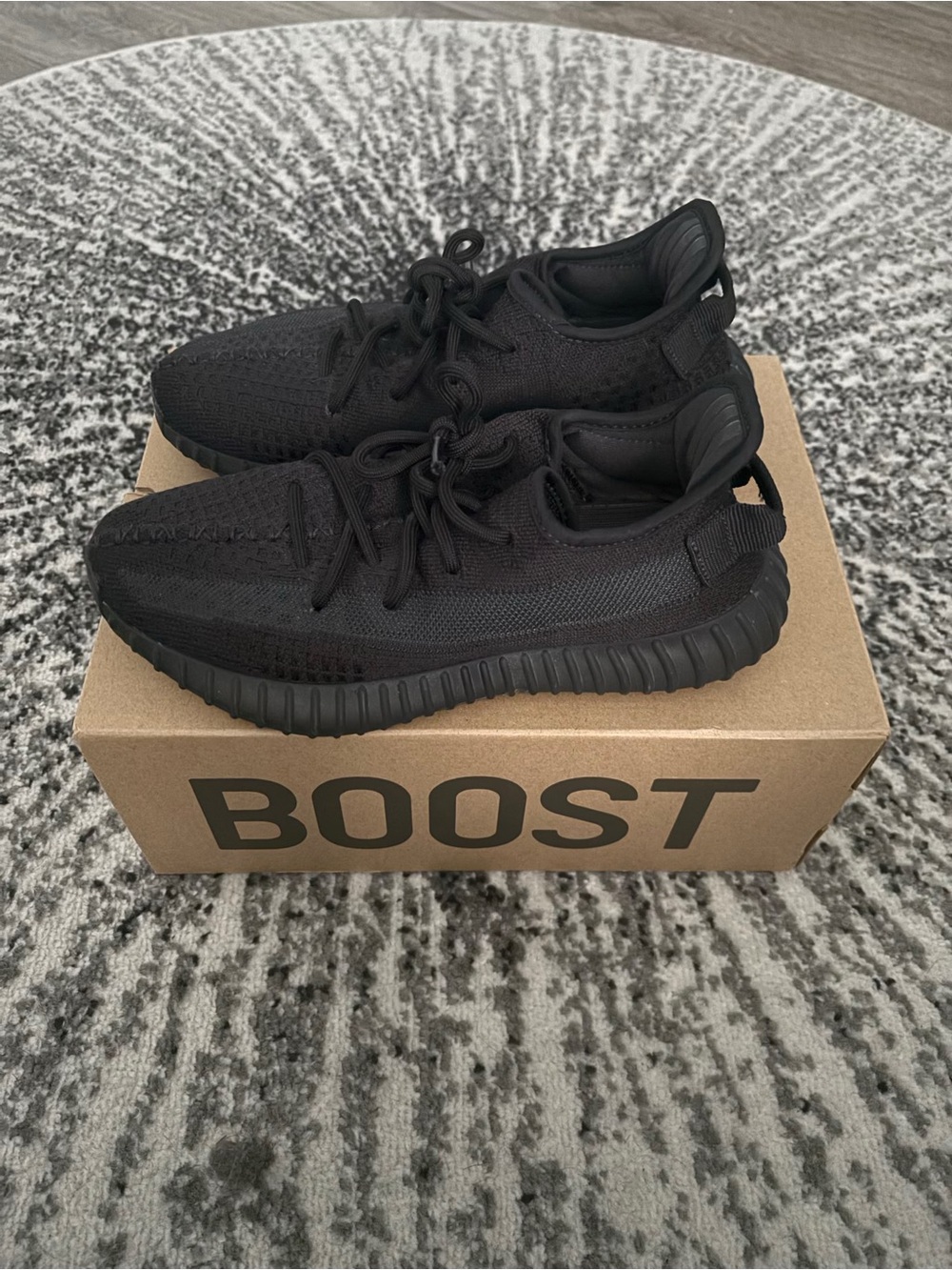 adidas Yeezy Boost 350 V2 - Black